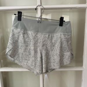 Athleta run with it shorts 3.5”
